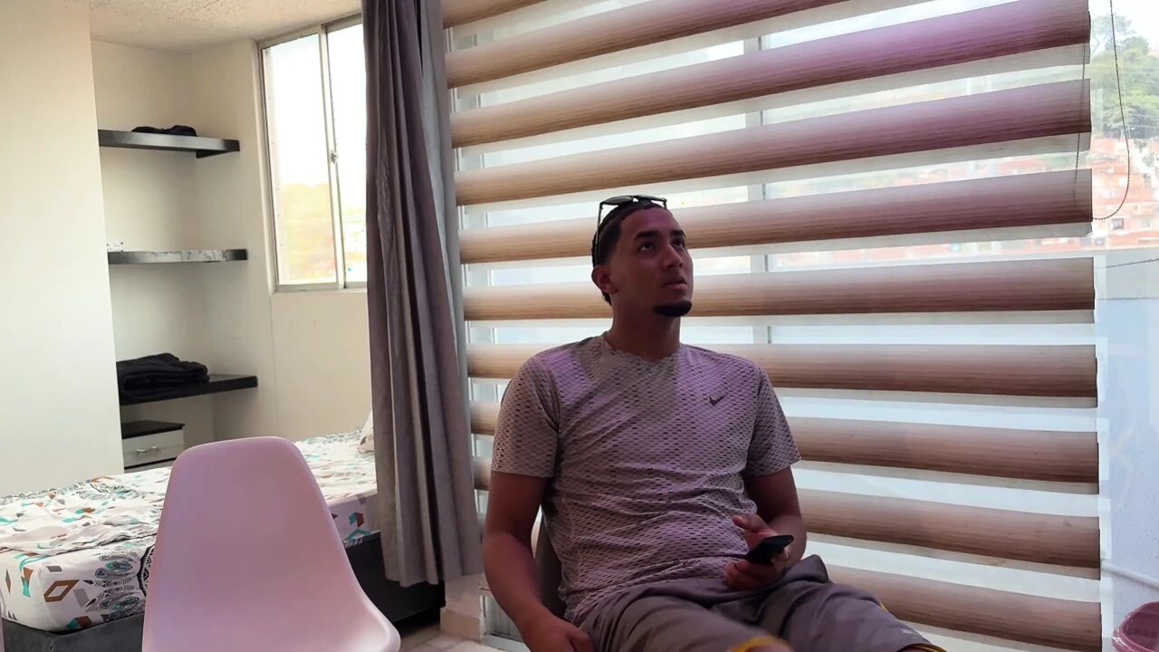 I take advantage of the fact that my husband's cuckold is distracted so that my stepson can fuck me by the rich ass.
