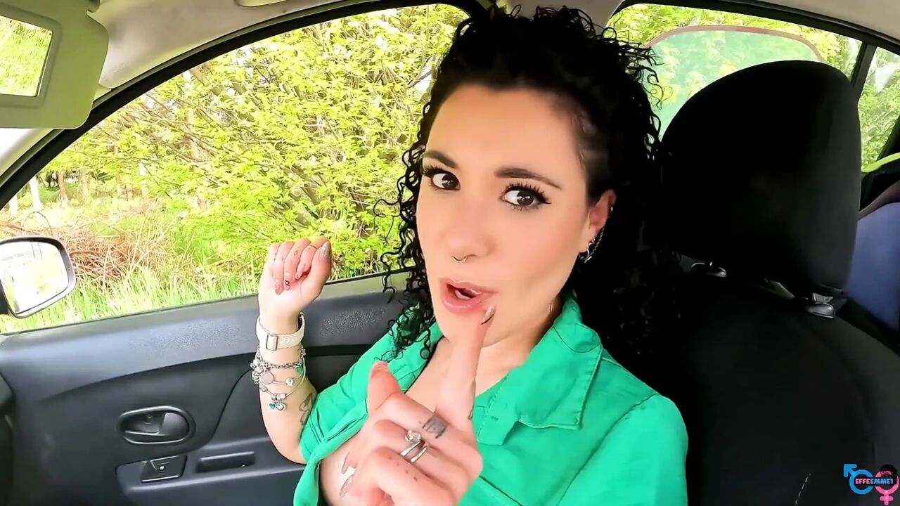 Italian Girl Gets Her Pussy Licked Well in Camporella and Gives a Blowjob
