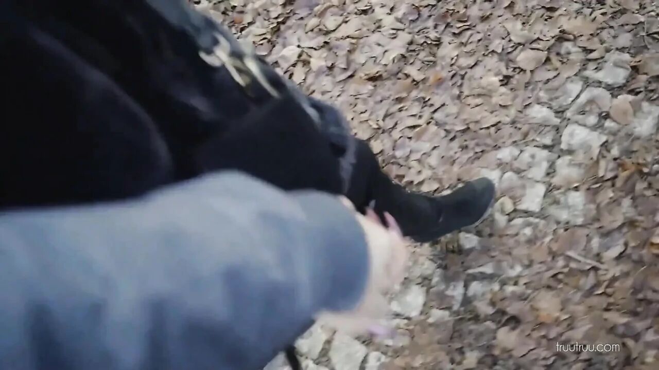 Risky Public Fuck on the Walk with Random Guy From Tinder