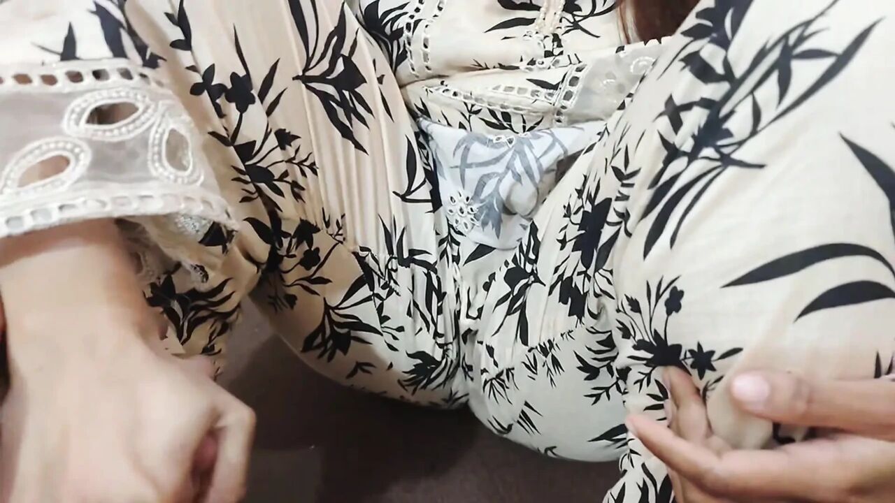Beautiful Indian Bhabi Teach me About Blowjob