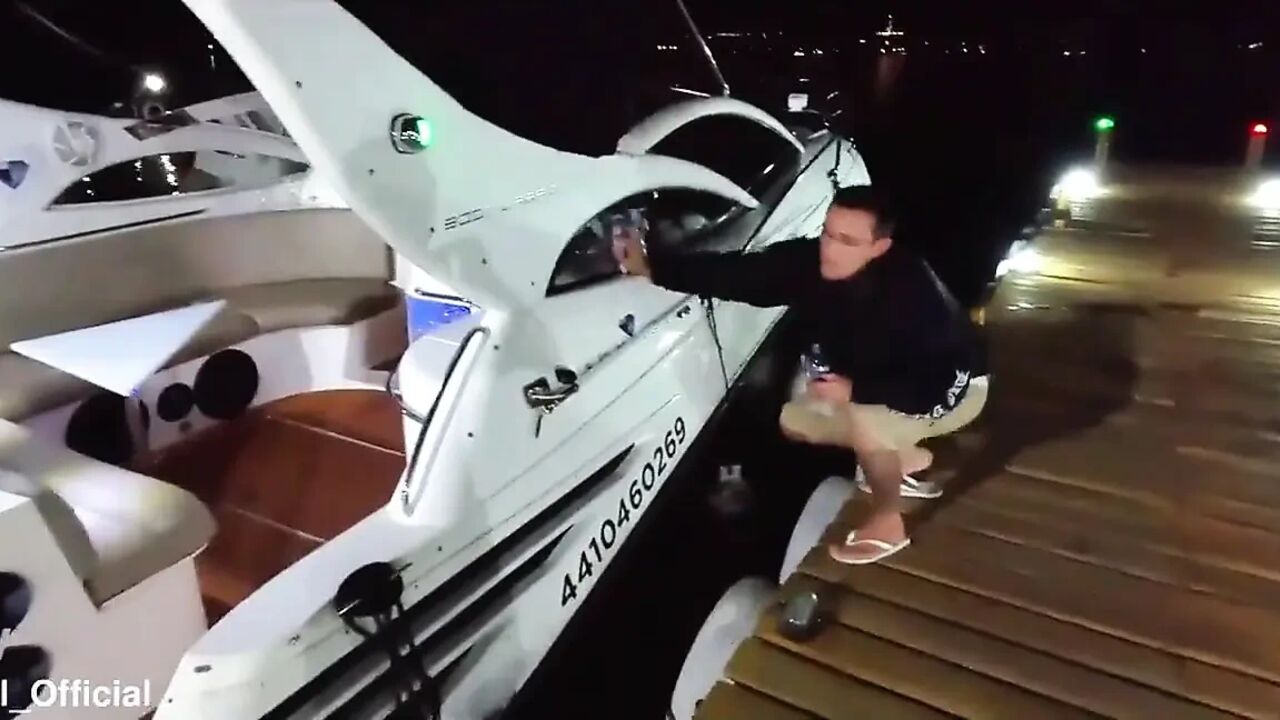 A Trip on My Boat with Elisa Sanches Always Ends in Hot Sex and Debauchery, We Have Lots of Sex on the Seas! - Complete in