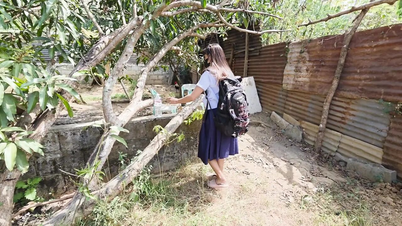 18 YEAR.OLD SCHOOLGIRL DE VIRGINIZED BY HIS CLASSMATE IN PUBLIC