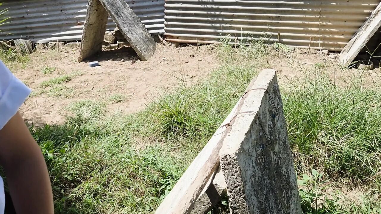 SCHOOL GIRL ASK FOR WATER TO FARMERS SHE WAS LEFT BEHIND BY HER FRIENDS