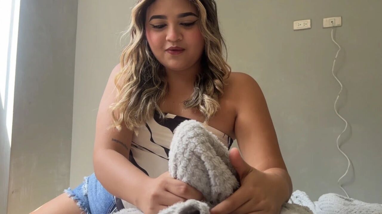 Stepsister sees my morning erection and heats up until she swallows all my cum