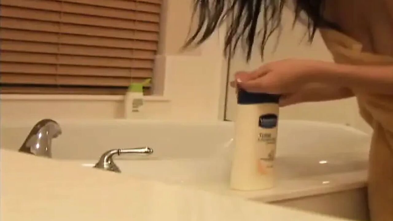 Mia`s foot show in the bathroom