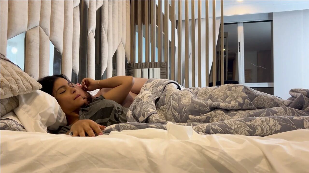 Stepdad gets into bed with stepdaughter and breeds her sensually before the sun comes up