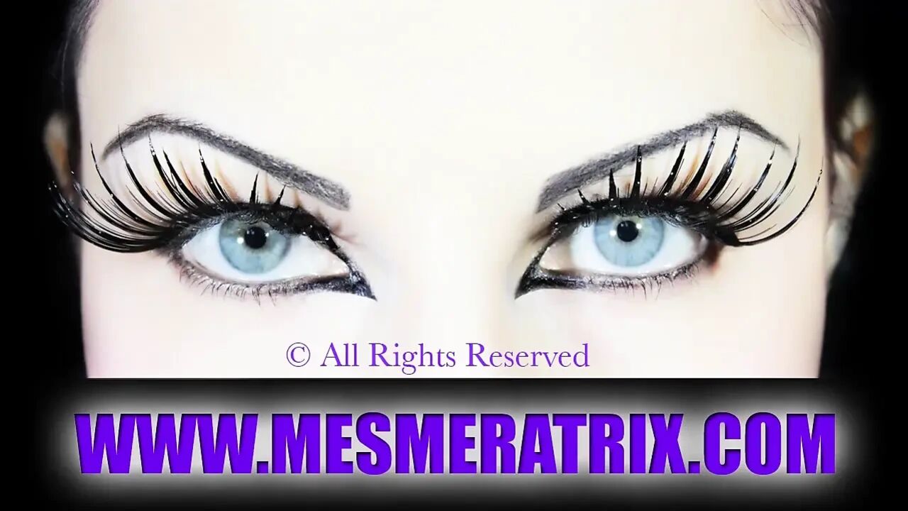 Sexy MILF talks dirty oin Italian - JOI