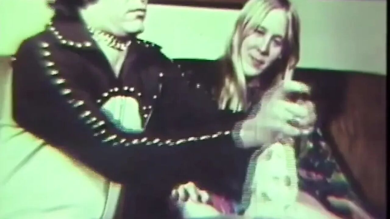 Nasty vintage threesome for a big cock