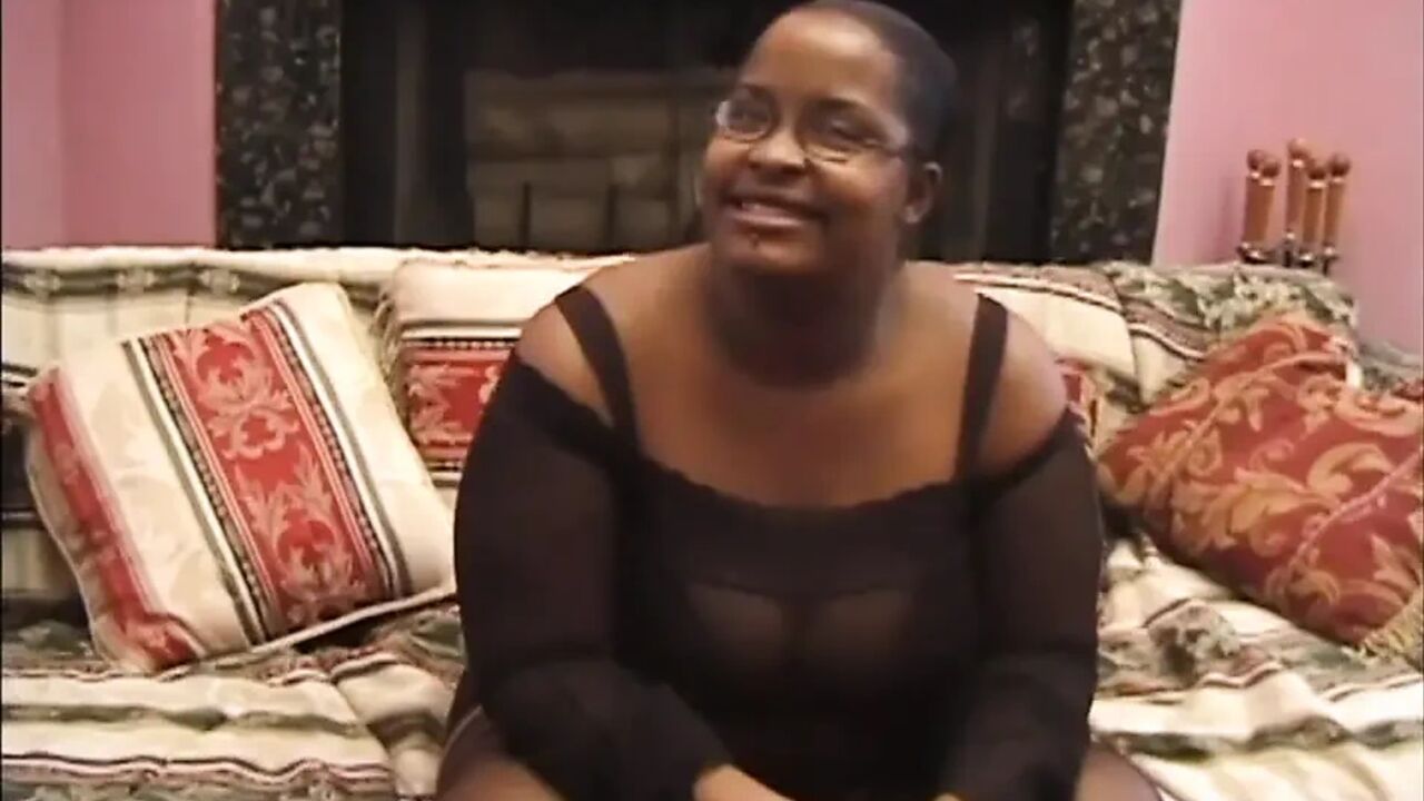 Giant body black babe pussy fucking...cum on tits