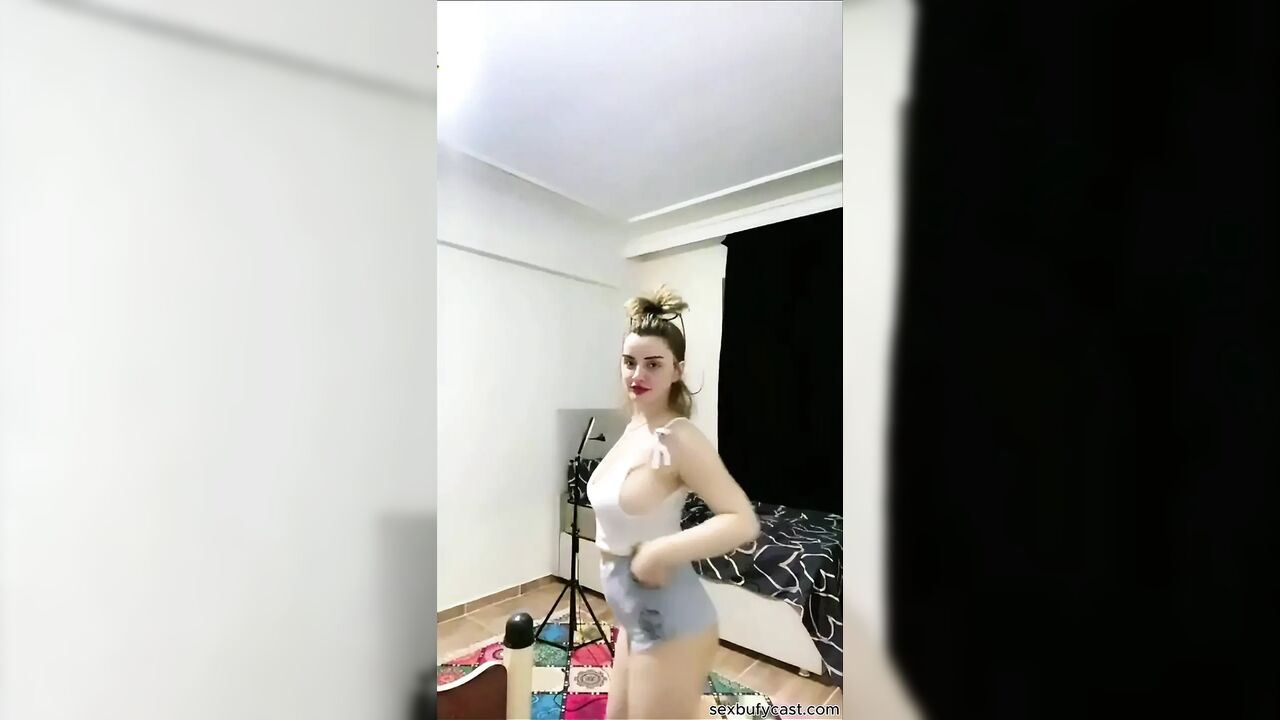 Fat Turkish girl doing anal