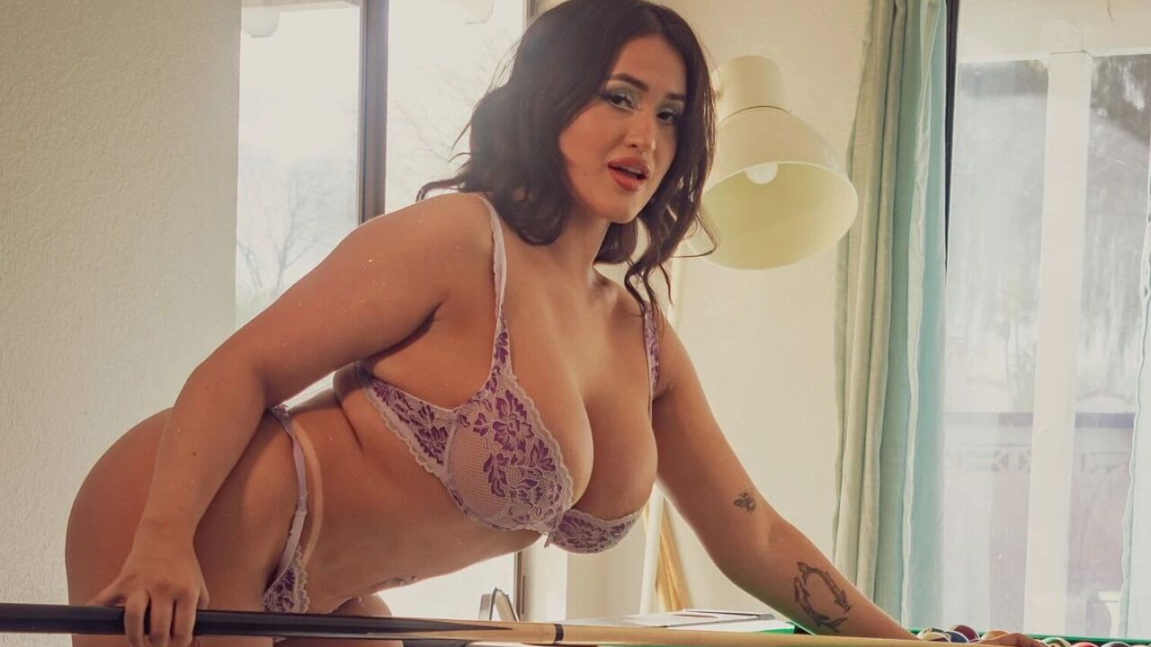Big Booty Latina Nia Bleu Lets Jay Playhard Clap Those Beautiful Cheeks