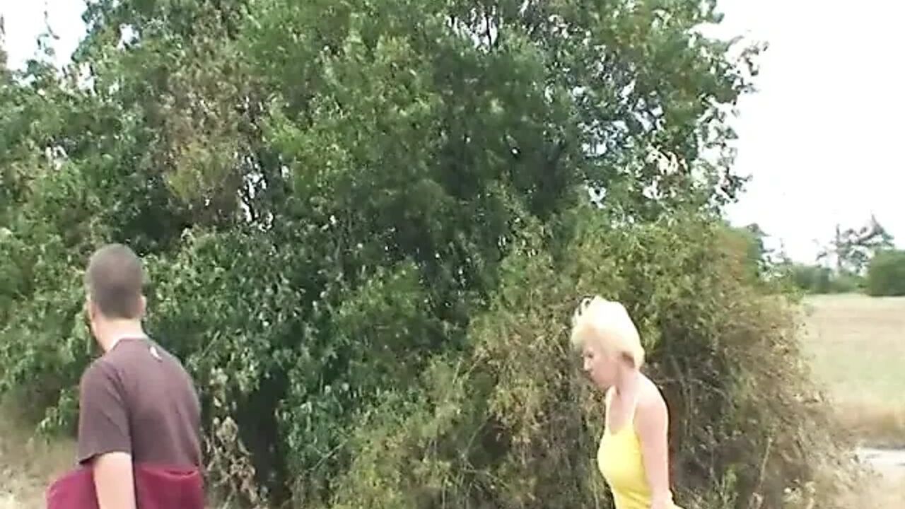 Mature bitch outdoor ramming