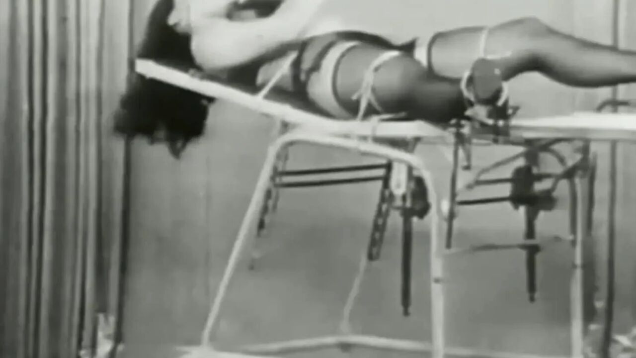The Girls Tie Themselves up
