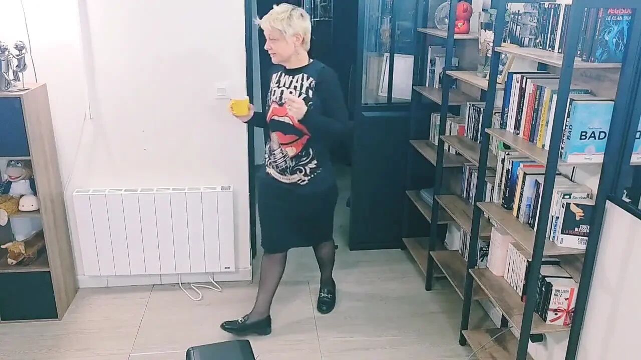 I Had to Choose Between Working or Using a Dildo on My Mature MILF Pussy