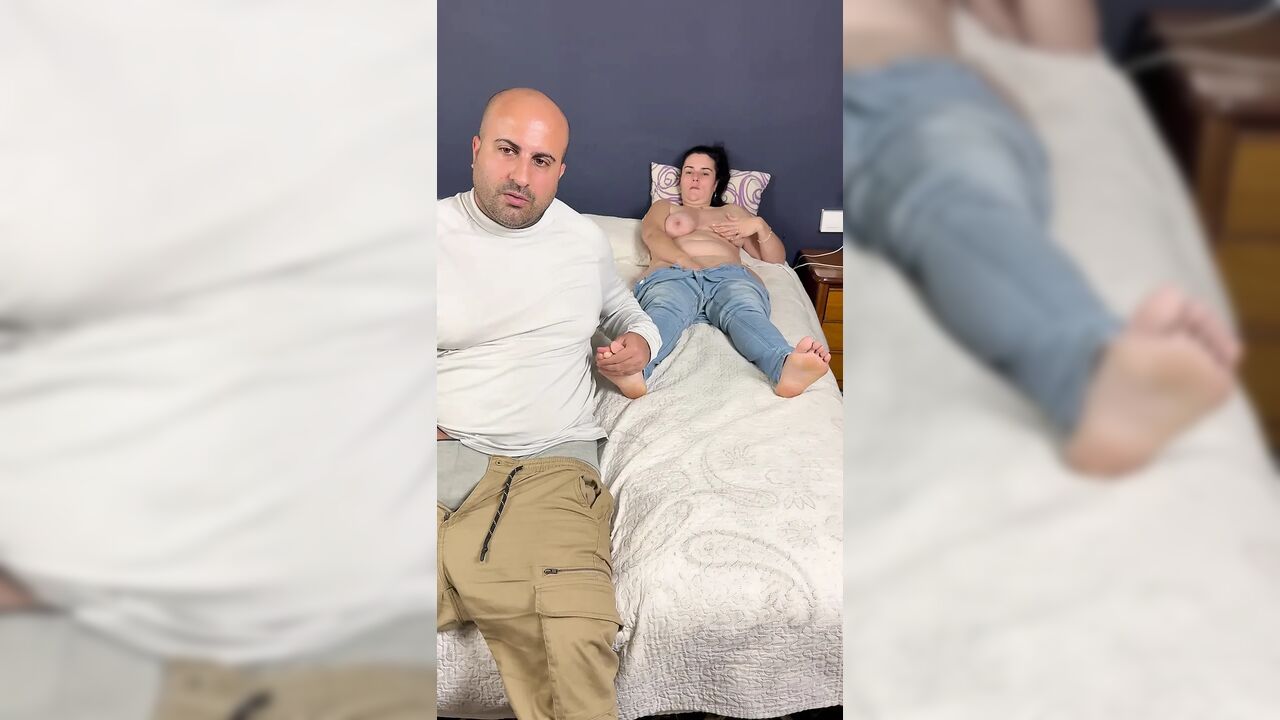 If I touch her feet she lets me fuck