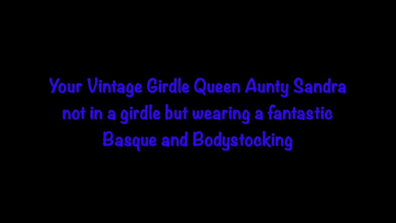 Vgq9 Aunty Sandra in a Basque