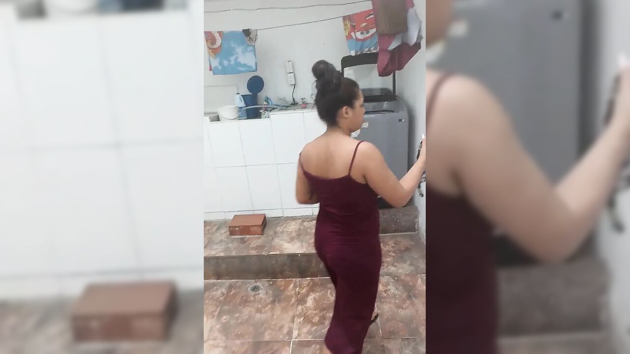 Talking to My Wife While Cleaning the House, I Ask Her to Suck My Cock and the Situation Ends Comically