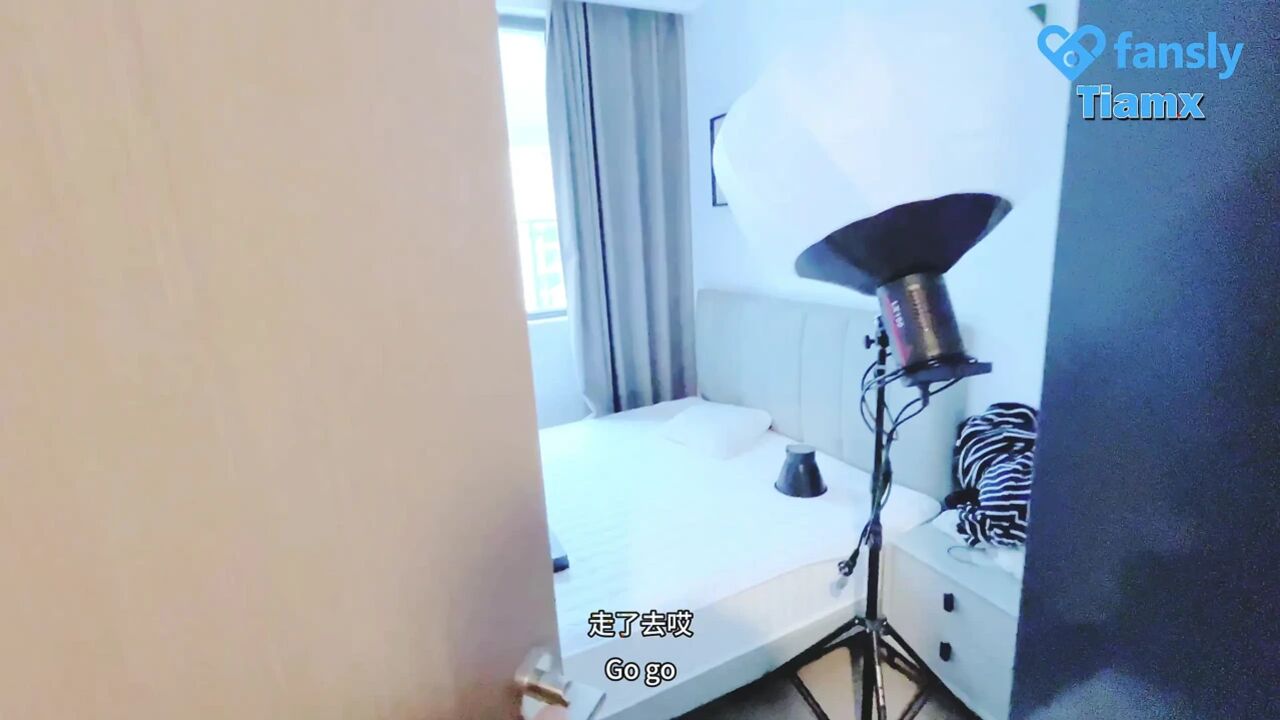 The neighbor next door came to Tia to eat at home, but encountered an erotic drama