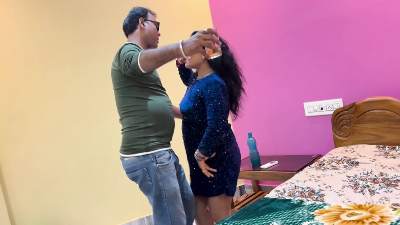 Desi sexy bar dancer ko hotel main bula ke pussy khya or khub choda malam laga ke..