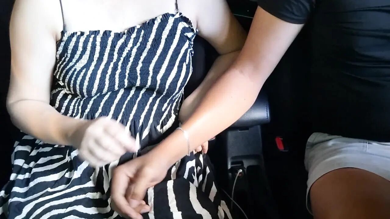 Pinay Hot Mom inabot ng libog kaya nag yaya ng sex sa car