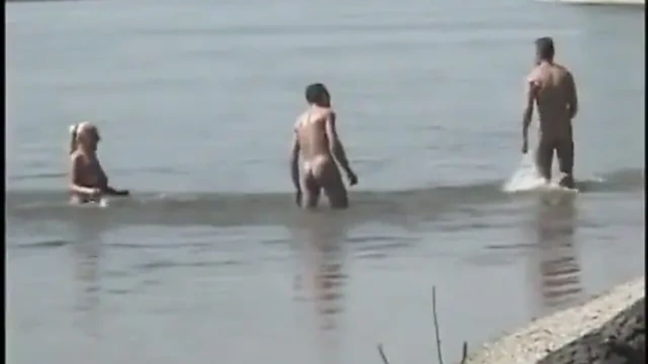 Bisexual chain where dude fucks dude's ass while he is fucking blonde chubby maure