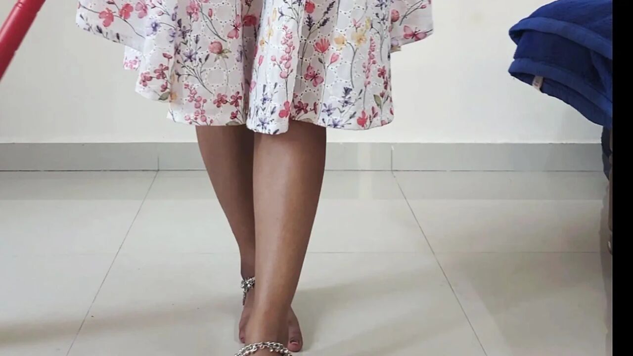 Desi bhabi ko Holi k din devar ne tang utha ke choda( part 1)