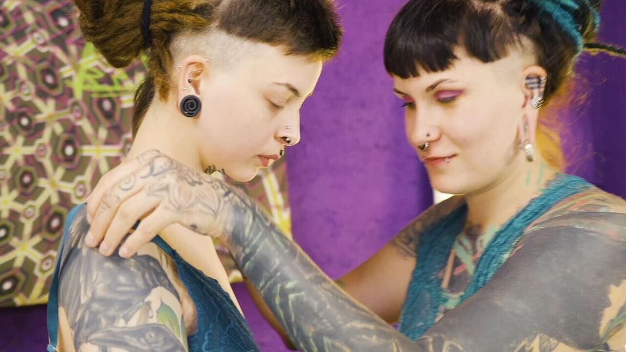 Dreadlocks Tattooed Cynthia Devours Leo’s Pussy & Ass - Magic Wand, Deep Anal Toy