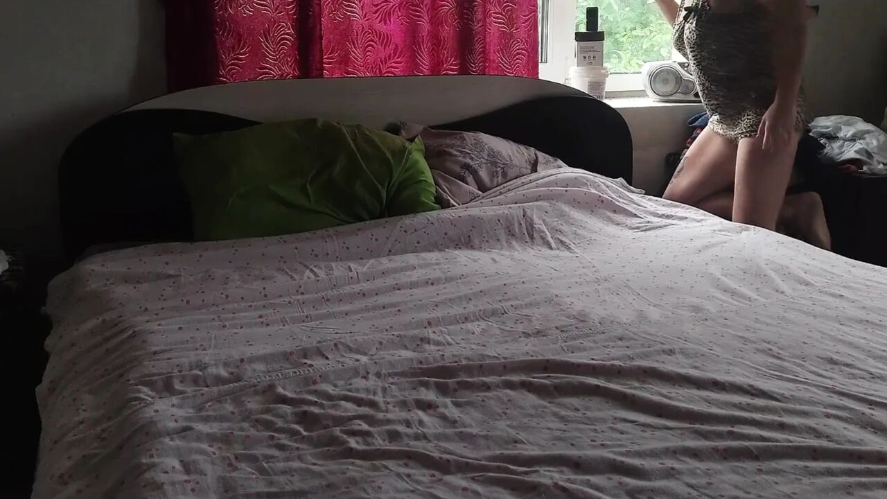 Curvy Girl & Her Man Intimate Mutual Masturbation in Rural Bed