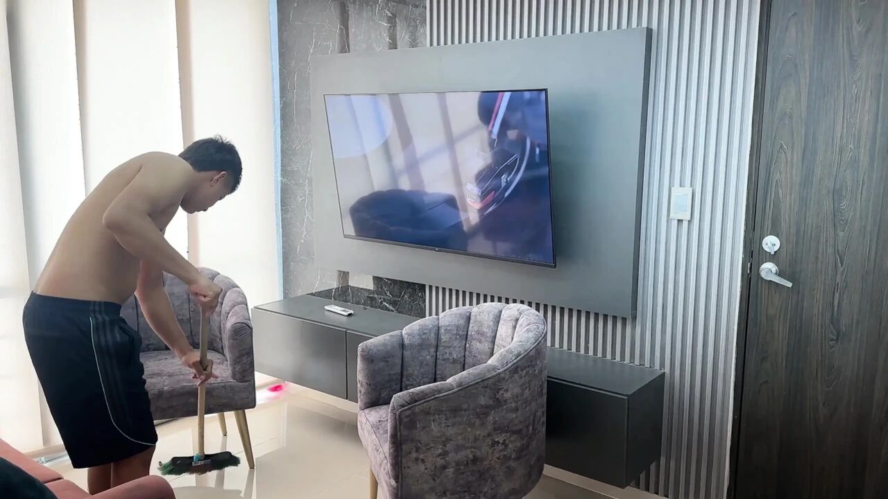 My Sexy Big Ass Neighbor Comes to My House Angry Because of My Music, to Please Her I Decide to Seduce Her and Fuck Her Hard