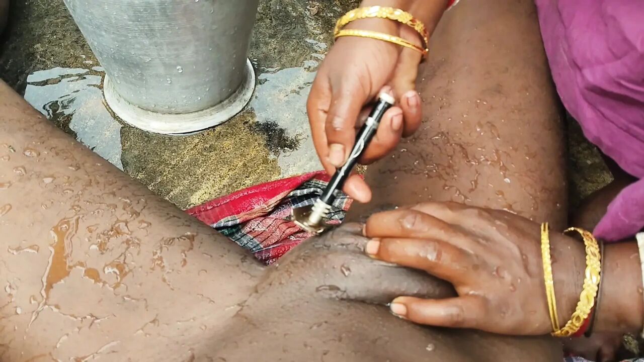 Indian desi wife Ne Bal kata hai