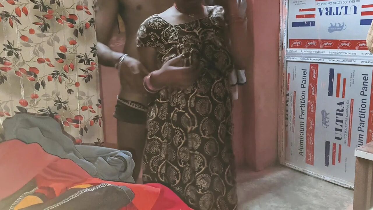 Indian sister-in-law and brothe-in-lawr sexy figure sister-in-law ki Desi hot figure indian style me
