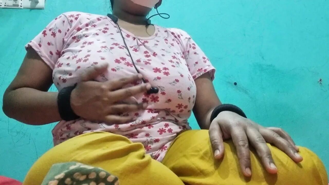 Sexy cute girl needs fingers in her tight pussy and Solo Girl.