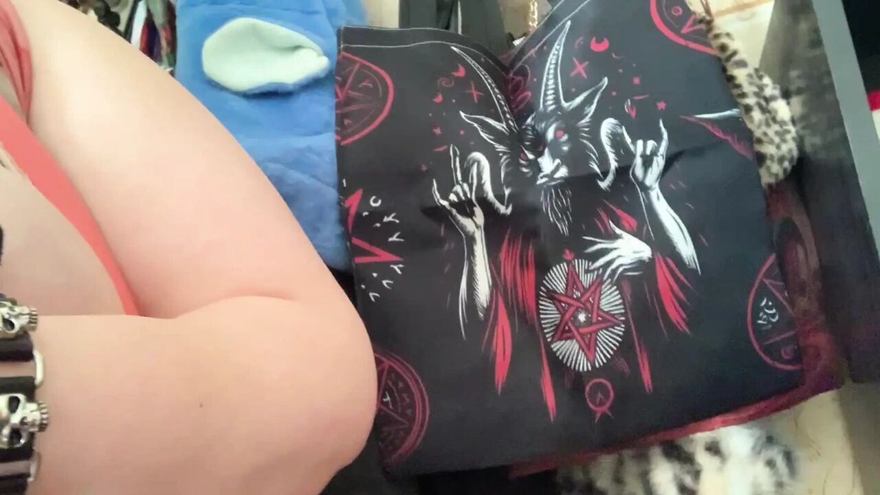 Metal babe show her tits at home