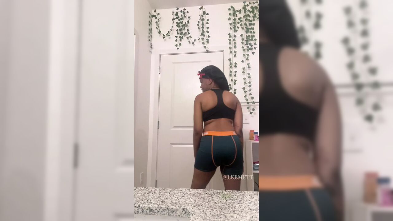 Solo Dl Dyke Shaking Big Ebony Ass