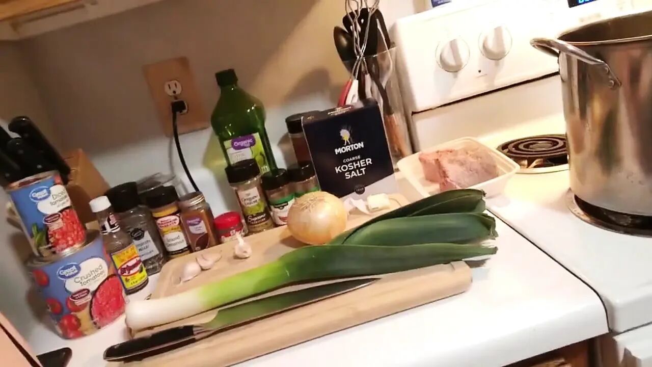 Cum Cooked 3 Leek Chili with Oil Handjob