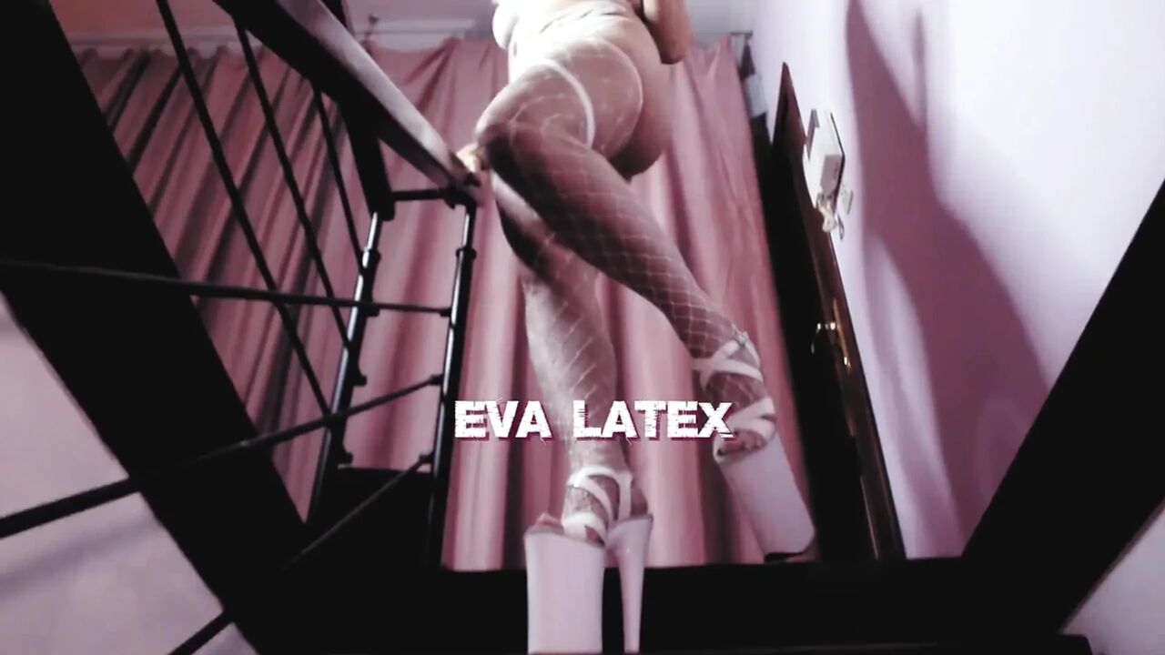 Mistress Eva Latex high heels blonde goddess hot
