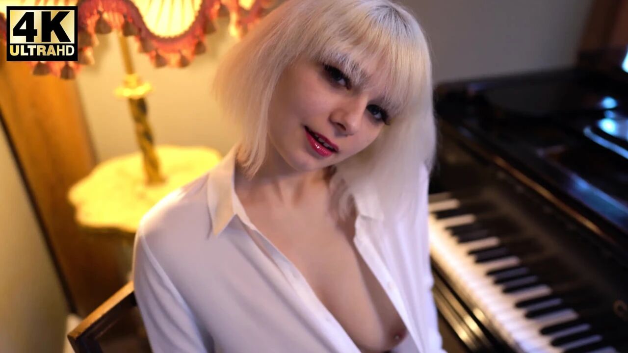 Dolliiy - Rock Hard Pianist