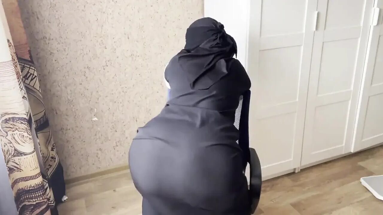 Muslim Woman Masturbates in Hijab