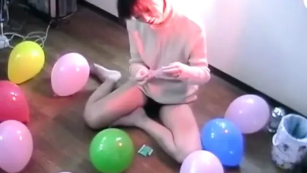 Japanese Girl Likes It on the Floor