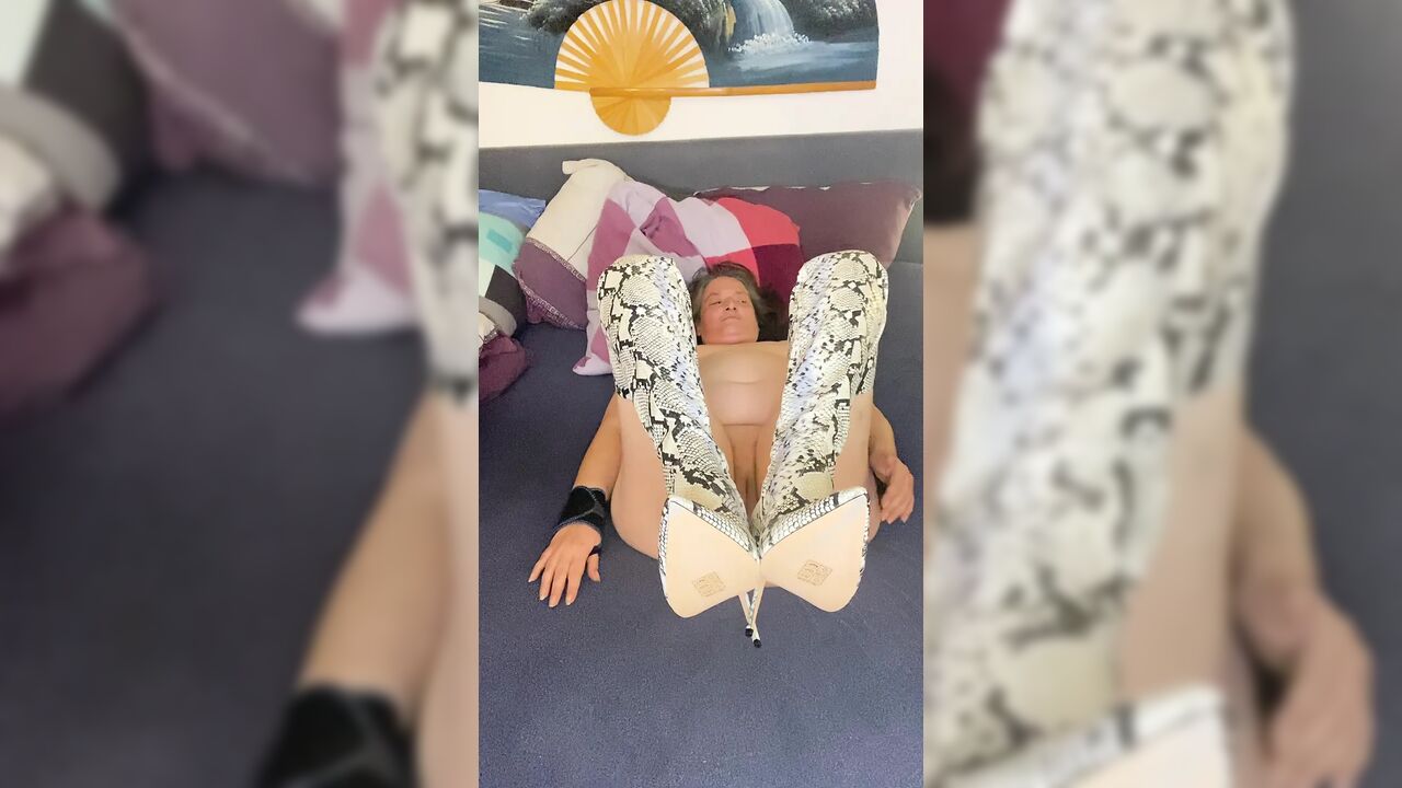 Wet, sexy & brutally open: Blowjob in a boot dream