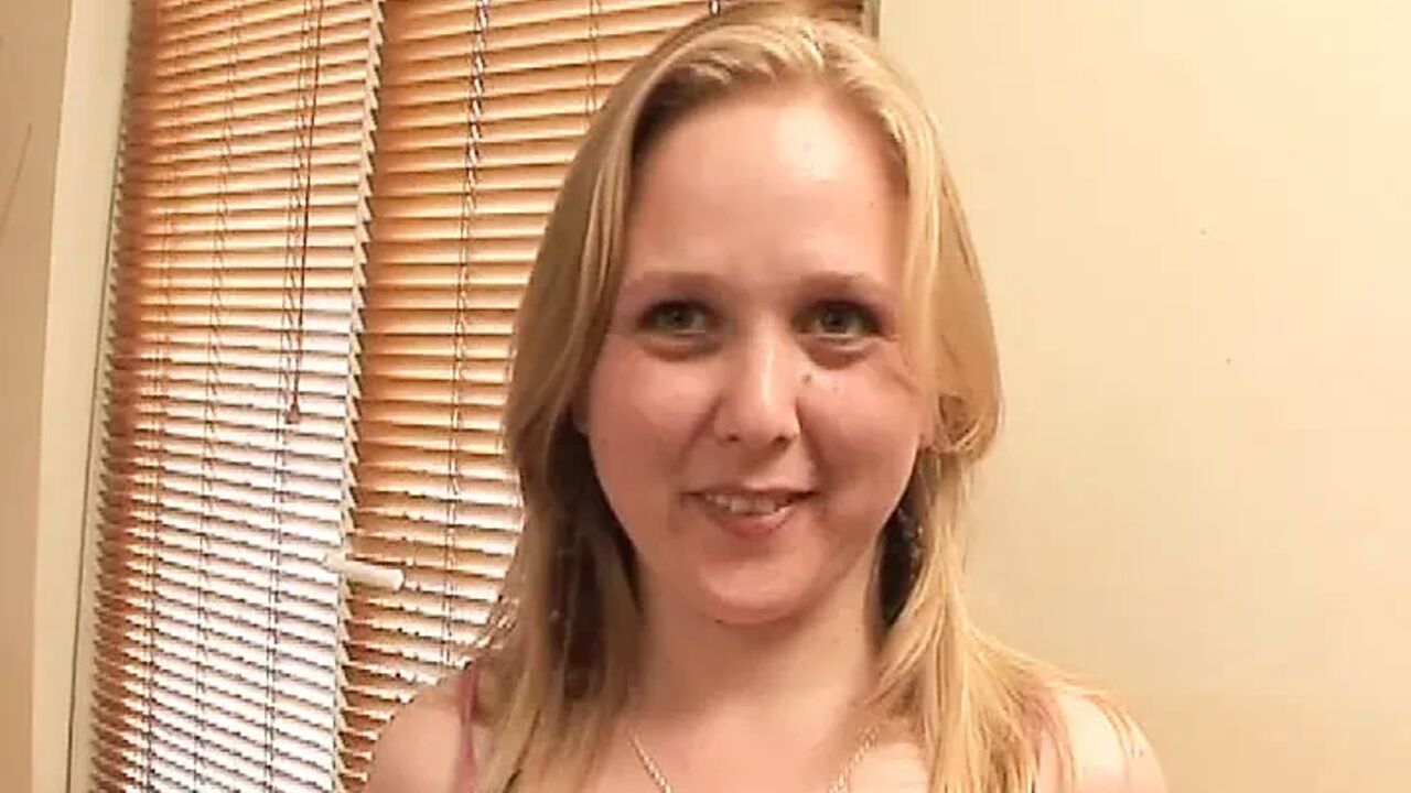 French blonde sluts sharing big dick in hot anal threesome in the bedroom