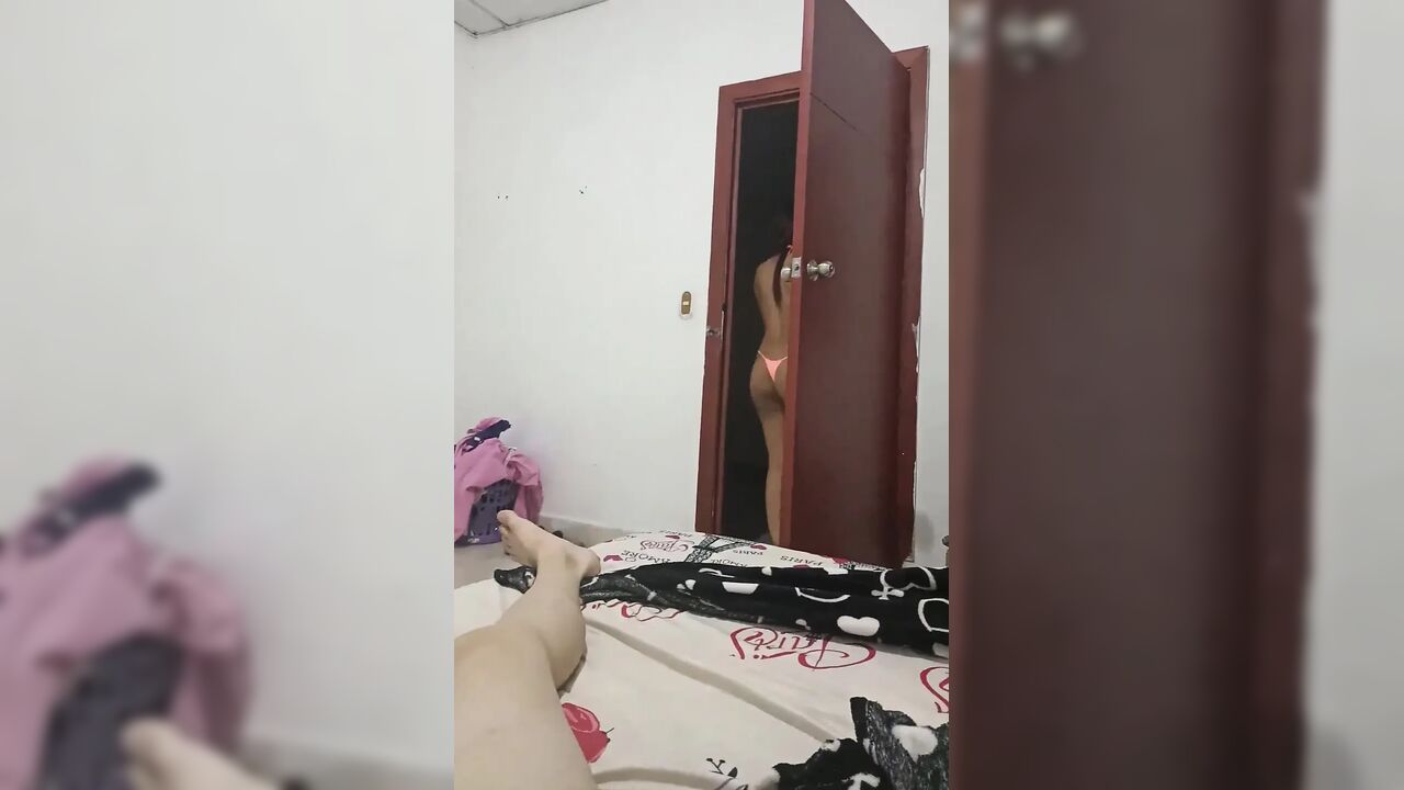 Venezuelan Prostitute Emigrating to the United States Arrived in Miami and Is Selling Her Body in Exchange for Food