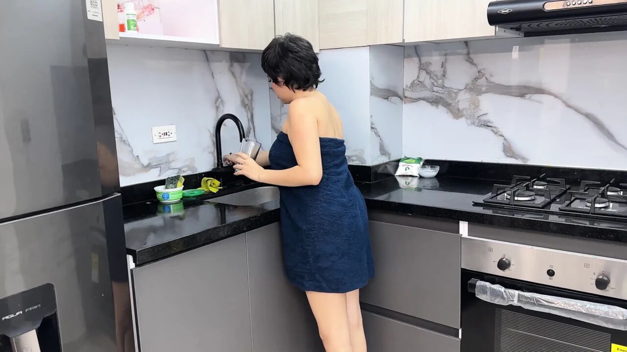 I Order a Delivery, but I Like the Delivery Mans Huge and Delicious Cock Better, so I Ask Him to Stick It in Me