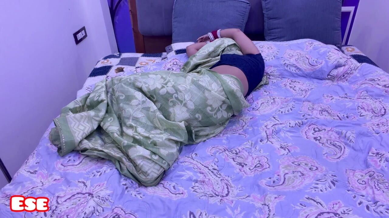 Chachi Ka Kaamsen Badan Dekh Kar Unko Piche Se Pakad Ke Chod Diya