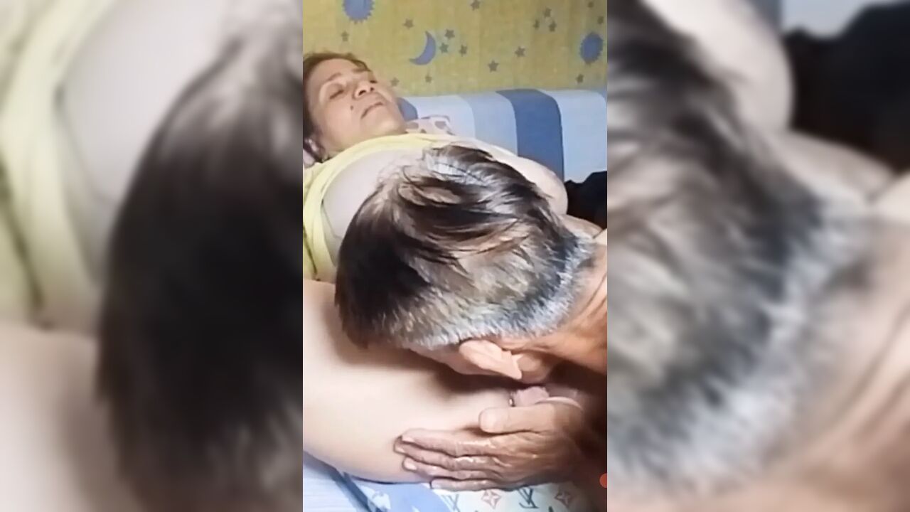 My Wife so Hot and Horny When I Am Doing Eating Her Pussy Fingering Insrt 3 of Kind of Dildo She Squirt and Orgasm Multifle Time