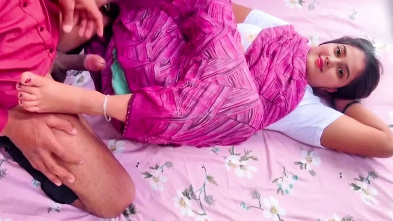 Indian Bhabhi Devar’s ke Mota land se Chudai karwane lagi when she was alone at home Full video
