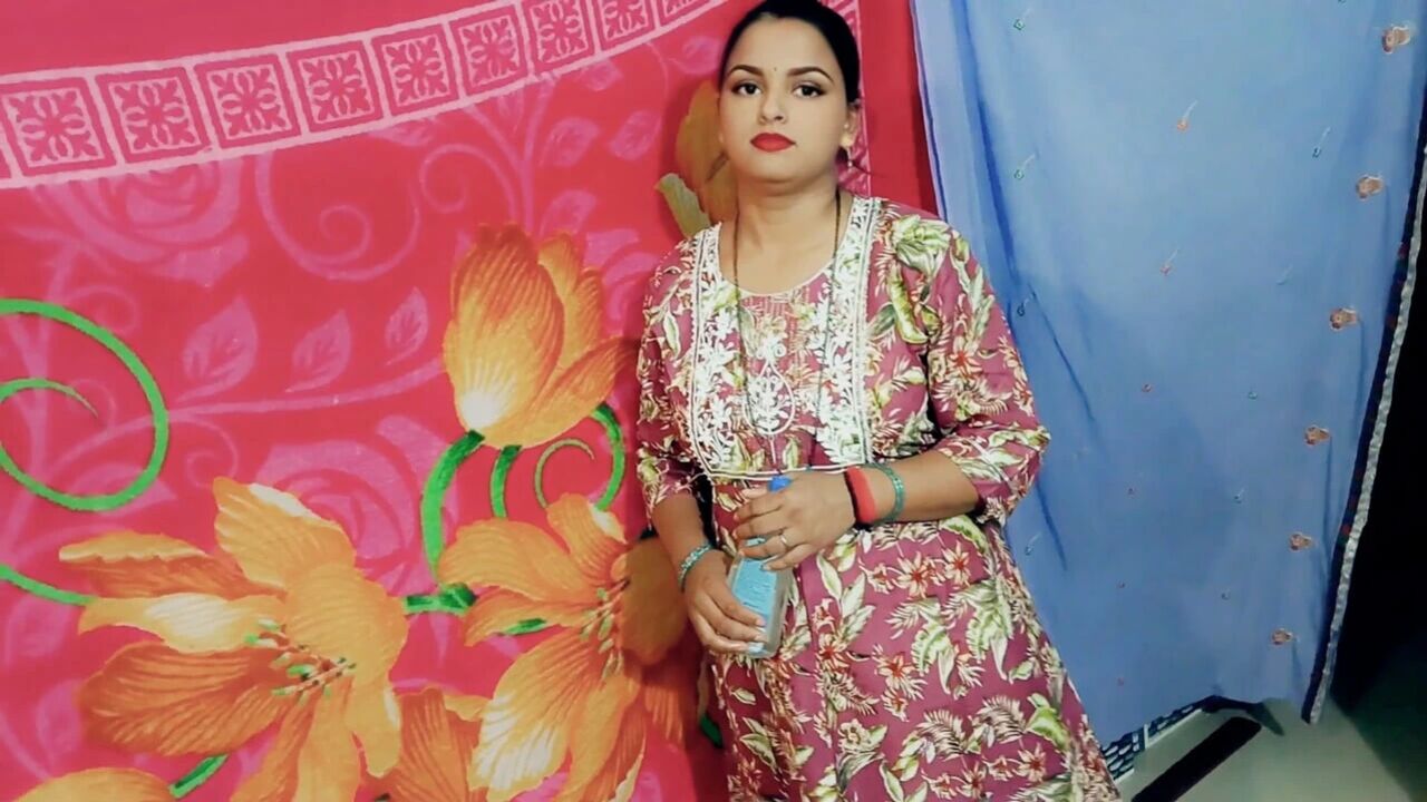 Desi Bhabhi went to persuade her brother-in-law by massaging oil and started shaking his cock