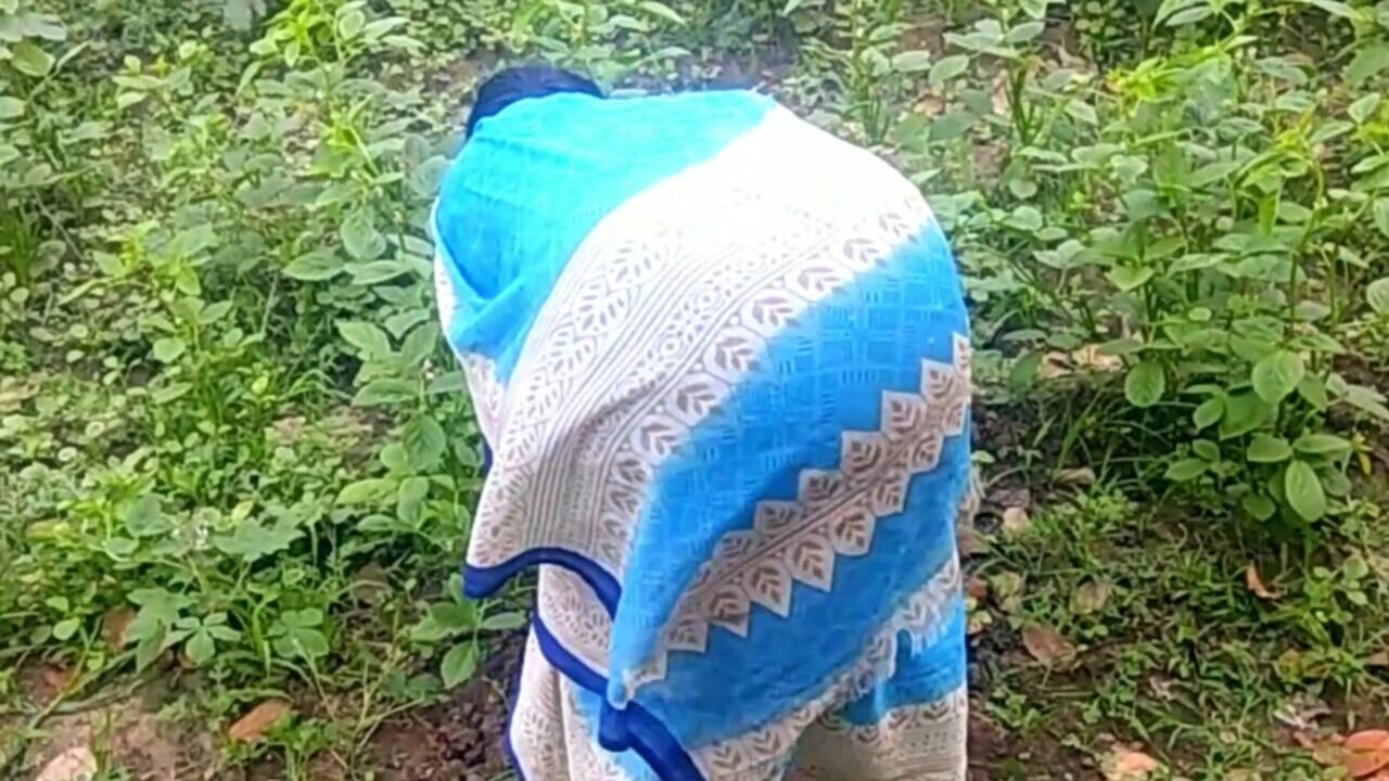 village aunty showing her pussy to ex-boyfriend in sugarcane plantation