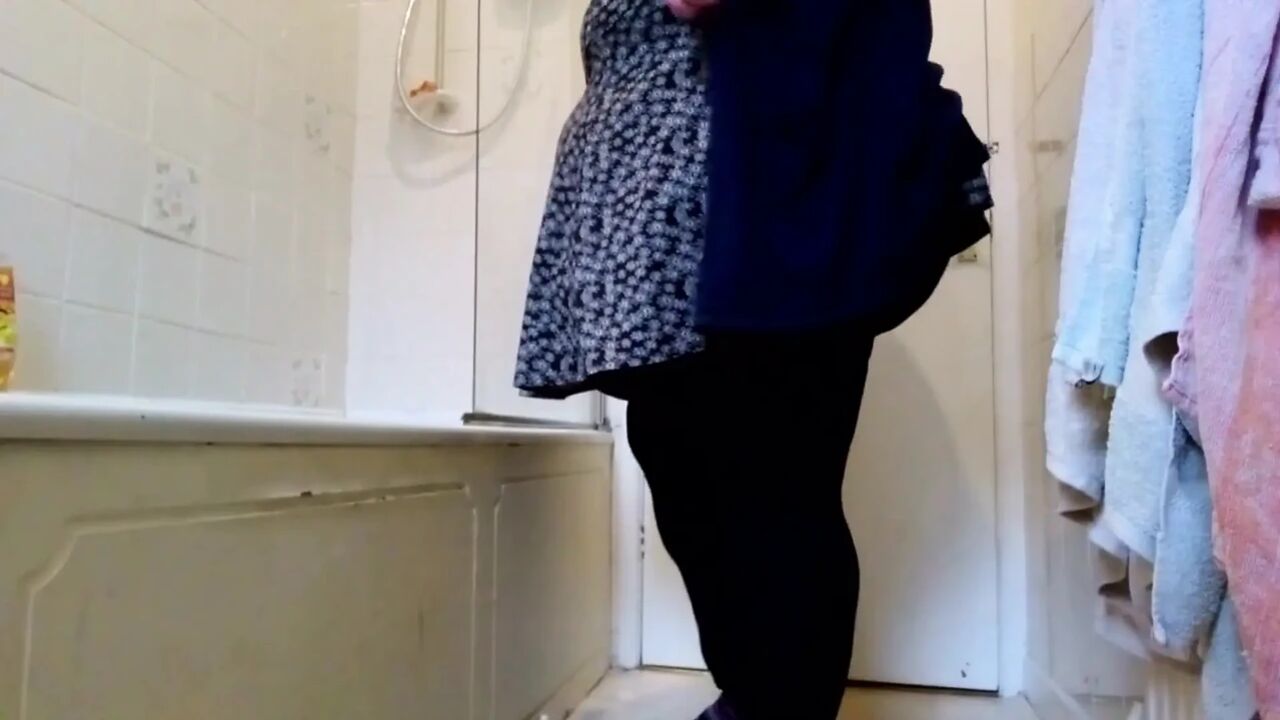 Naked SSBBW cleans lower camera view