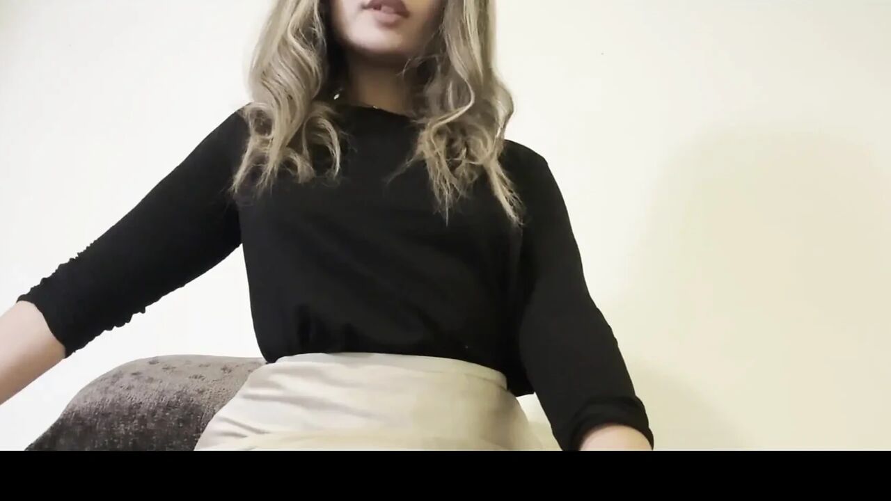 Vends-ta-culotte - Young French dominatrix teaches you how to take a big black dildo in your mouth and in your ass